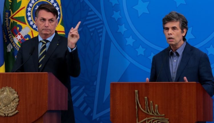 Bolsonaro atrapalha combate à pandemia, diz o ex-ministro Nelson Teich