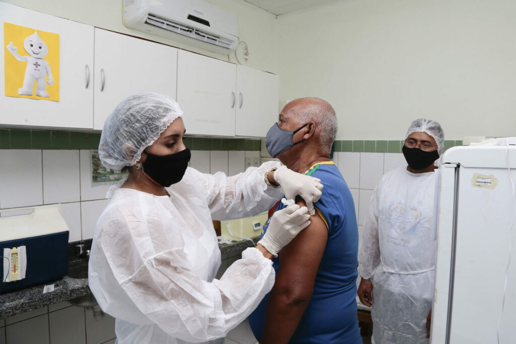 Governo do Acre planeja a distribuição de vacina contra Covid-19