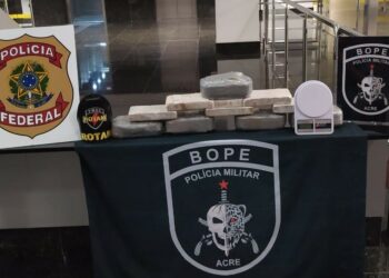 Homem é preso com 15,5 quilos de cocaína escondidos em bagageiro de carro no Acre