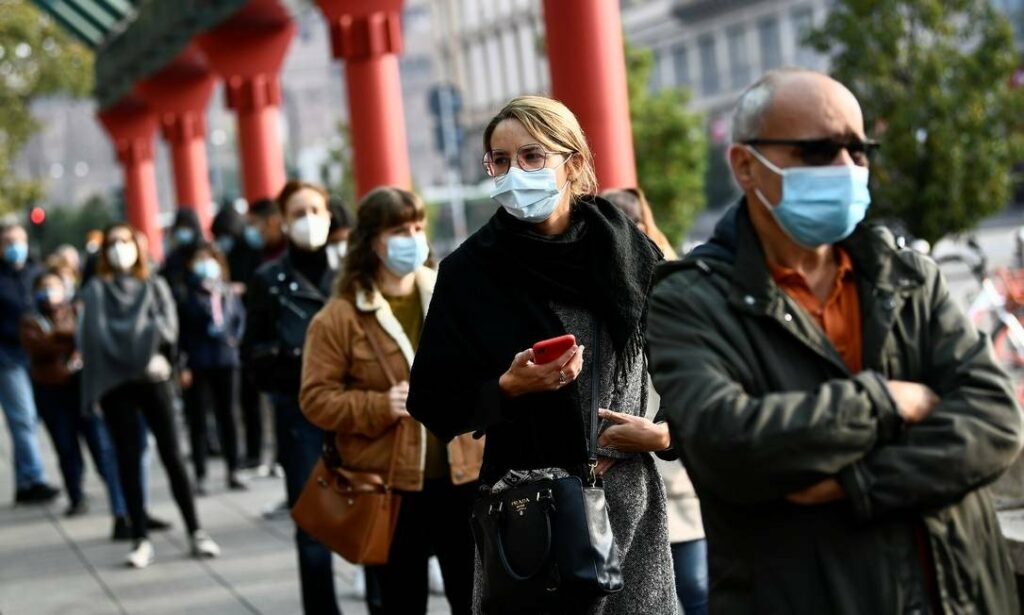 Mutação da Covid-19 fecha fronteiras e acende novo alerta às vésperas do Natal