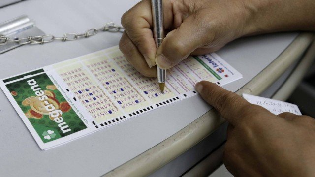 Com altas apostas, Mega da Virada paga maior prêmio da história: R$ 320 milhões
