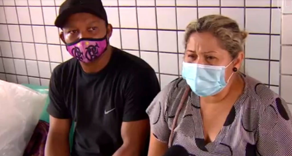 Manaus: mulher perde a mãe e não consegue enterrá-la por falta de funerária