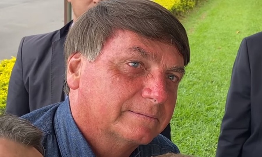 A ‘semana de férias’ e o novo penteado do presidente Bolsonaro