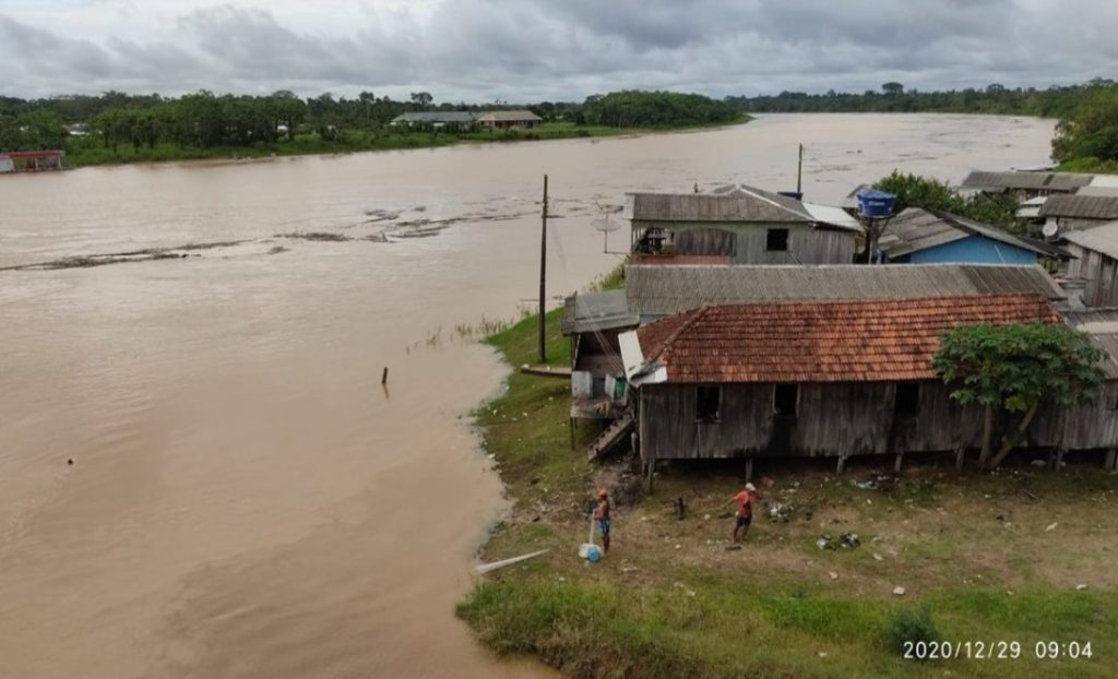 Rio Juruá apresenta vazante, mas Corpo de Bombeiros permanece em alerta