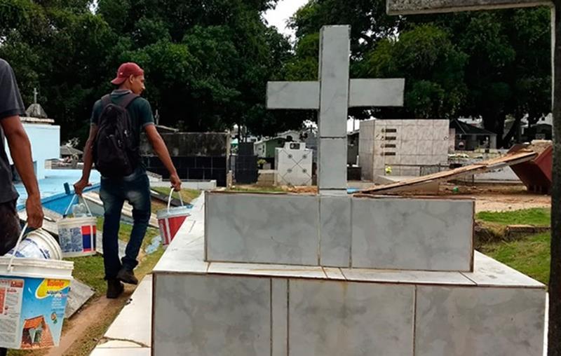 Familiares tiveram que fazer urna de concreto para enterrar parente em Senador Guiomard