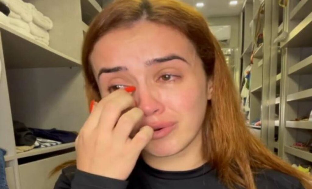 Blogueira Acreana chora ao contar o drama que passou com o esposo após contrair covid-19; assista