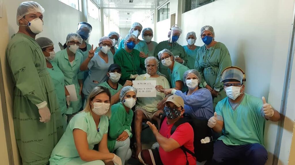 13 pacientes recebem alta médica no Hospital de Campanha de Cruzeiro do Sul e estão curados da Covid-19