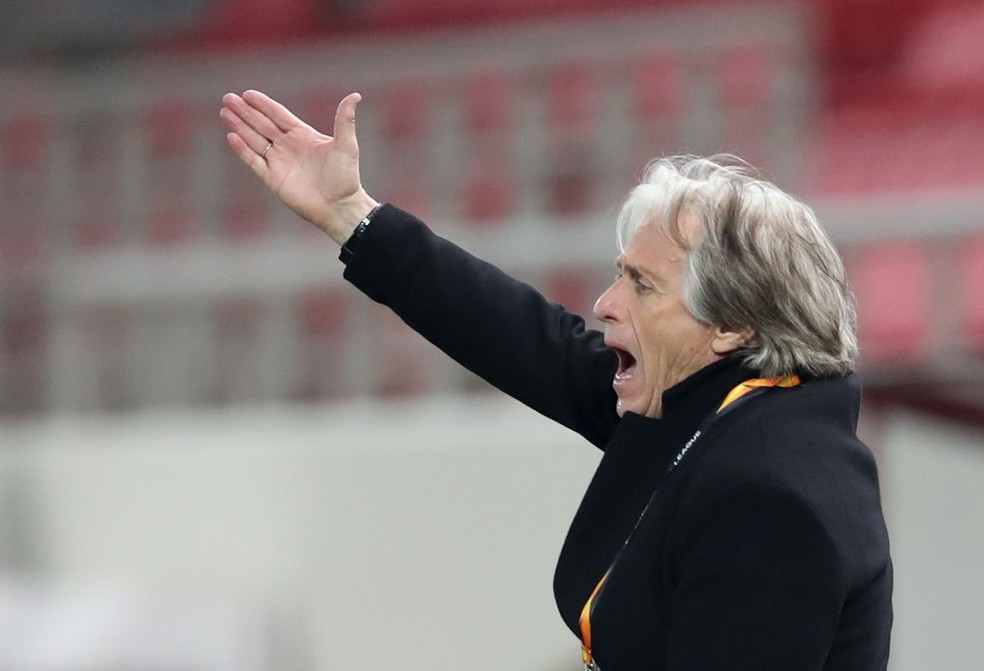 Arsenal supera o Benfica e avança às oitavas de final da Liga Europa