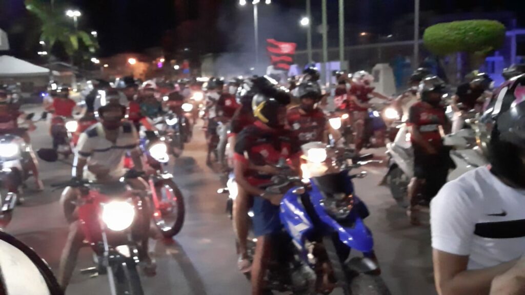 Flamenguistas comemoram bicampeonato com aglomerações e carreata em Cruzeiro do Sul; assista