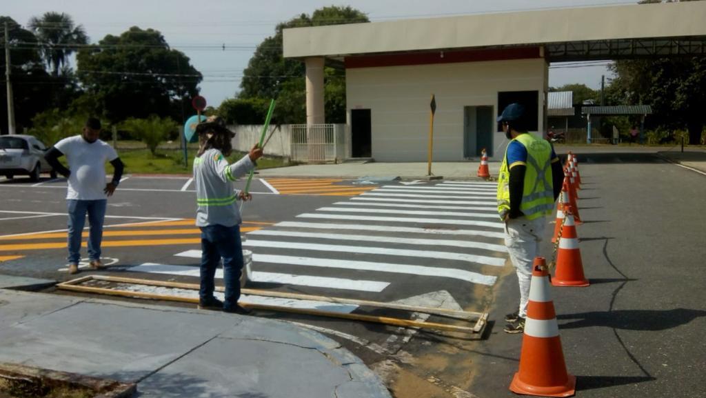 Prefeitura em parceria com Detran revitaliza sinalização de ruas em Cruzeiro do Sul