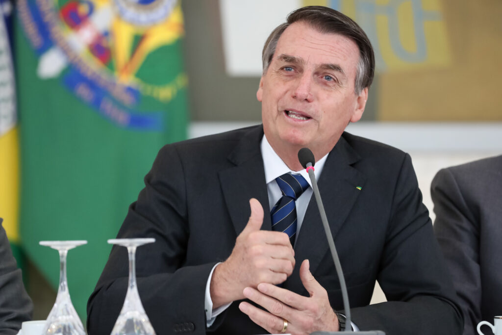 Bolsonaro entrega ao Congresso MP para destravar privatização da Eletrobras