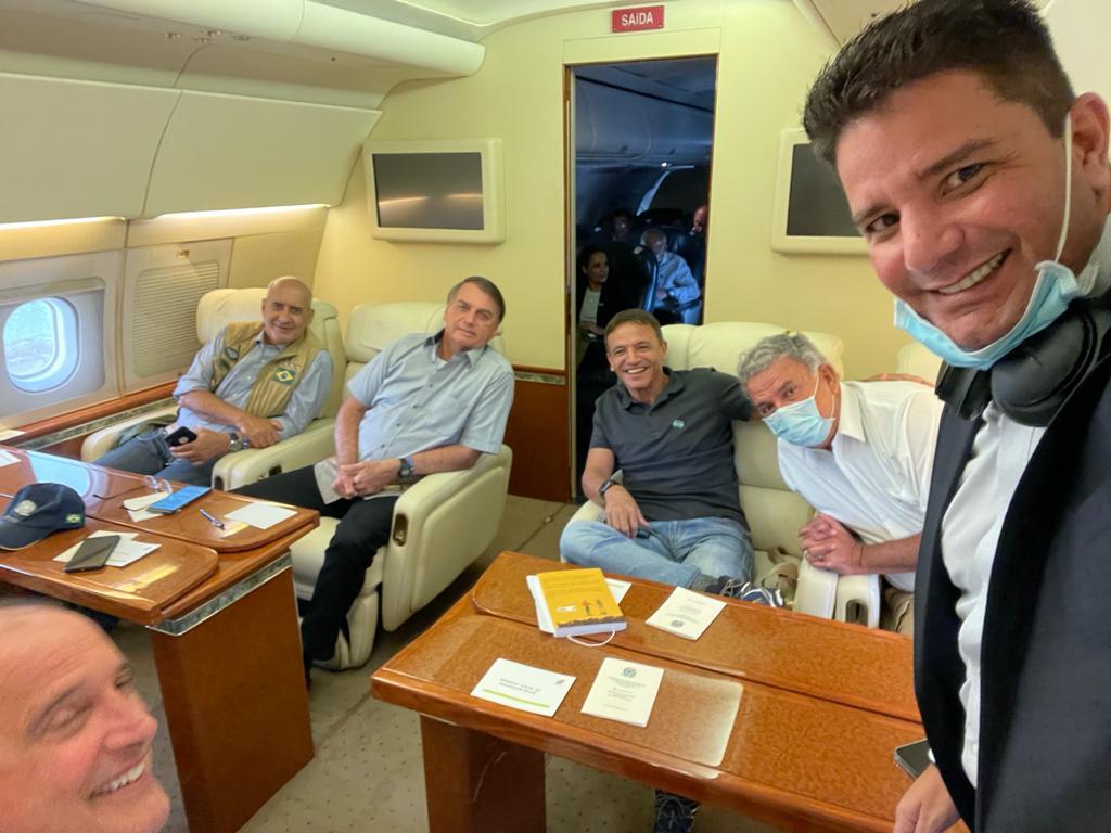 Avião com Bolsonaro e convidados já decolou de Brasília rumo ao Acre
