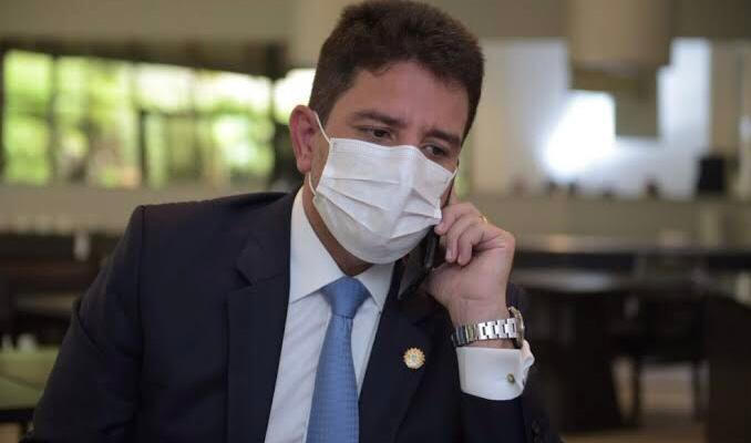 Governador Gladson Cameli trabalha com a expectativa de receber mais de 400 mil doses de vacina na quarta-feira