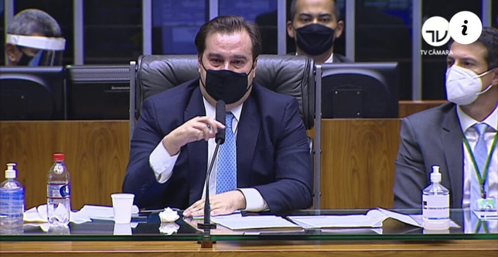 Maia se emociona em despedida da presidência da Câmara: ‘As brigas passaram’