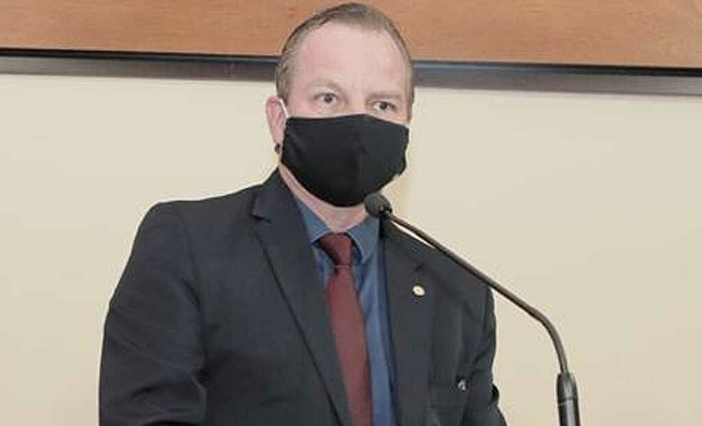 Deputado Pedro Longo pode substituir Gerlen Diniz na liderança da Aleac