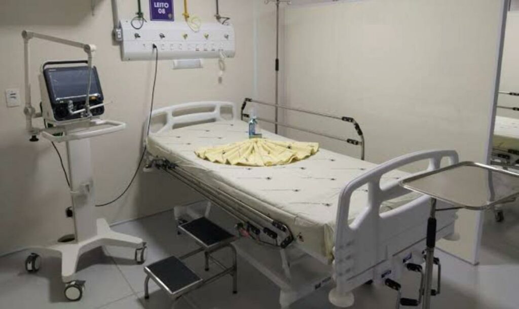 Idoso que esperava por leito na UTI ocupa vaga de paciente que morreu neste domingo (07)