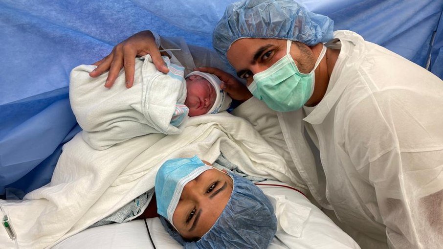 Simone e Kaká divulgam primeira foto do rosto de Zaya: “Felizes e muito bem”