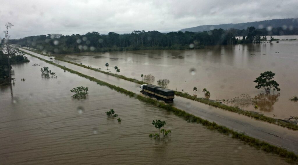 Enfrentando covid, dengue e crise imigratória, Acre pode ficar isolado por cheia do Rio Madeira