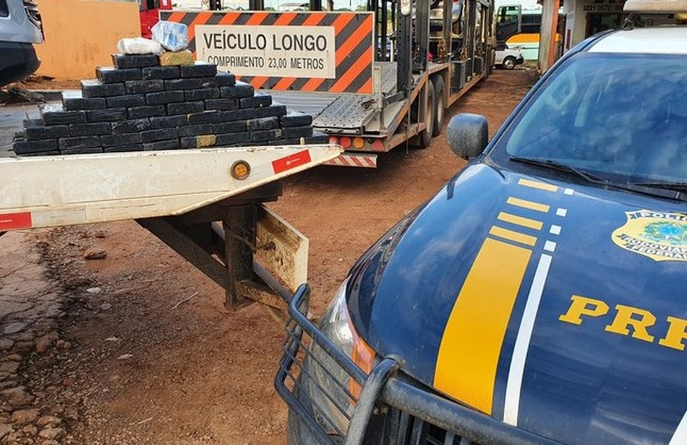 Após denúncia, PRF apreende mais de 55 quilos de cloridrato de cocaína dentro de carro no Acre