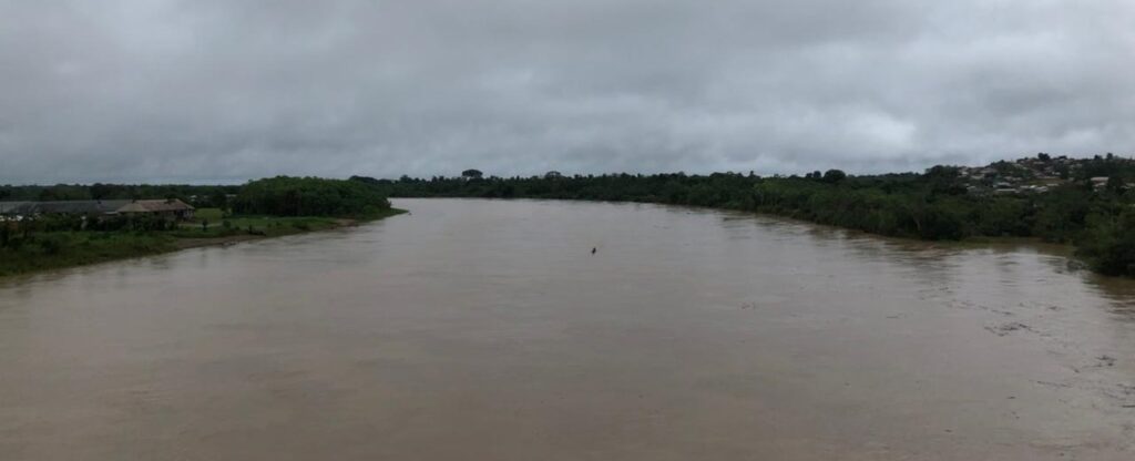 Rio Juruá: Prefeitura, defesa civil e governo do estado planejam ações em caso de nova alagação