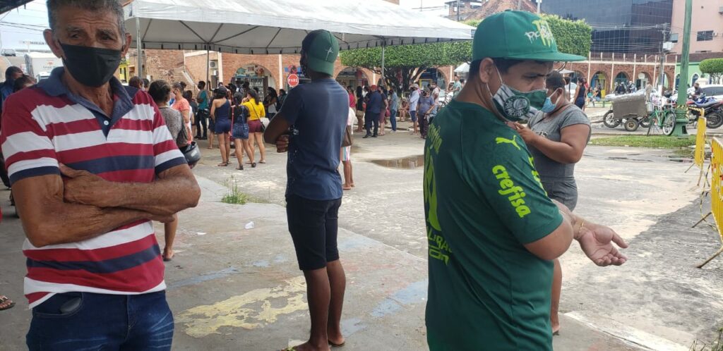 Em Cruzeiro do Sul, centro ainda tem algumas aglomerações, mas uso de máscara é generalizado