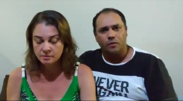 Mulher perdoa pastor e mantém casamento após ser estapeada na cara e ameaçada de ”ficar banguela”