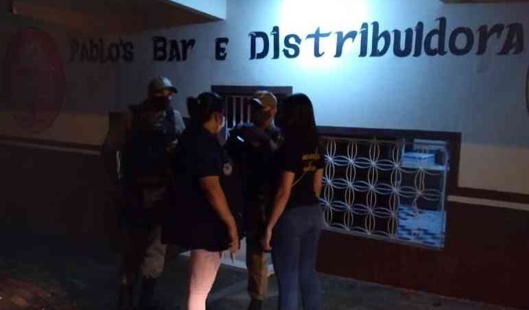 Cumprindo decreto, autoridades interrompem churrasco e aglomeração de amigos em Cruzeiro do Sul