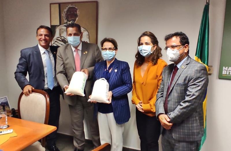 Gonzaga se reúne com ministra e busca auxílio financeiro para ribeirinhos e produtores atingidos por cheias