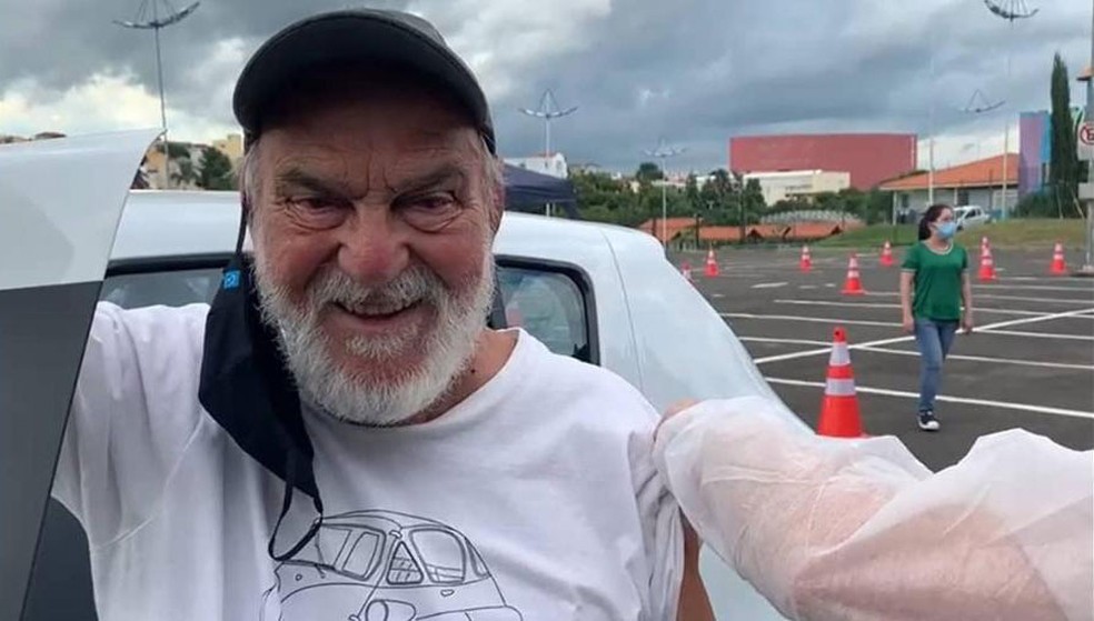 Lima Duarte toma vacina contra Covid: ‘Ciência venceu’