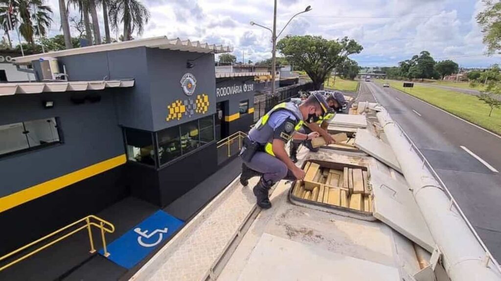 Polícia apreende 8 toneladas de maconha em caminhão no interior de SP