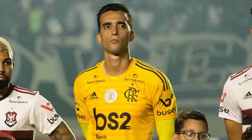 César sofre lesão no ligamento do joelho e deve desfalcar o Flamengo por 6 meses