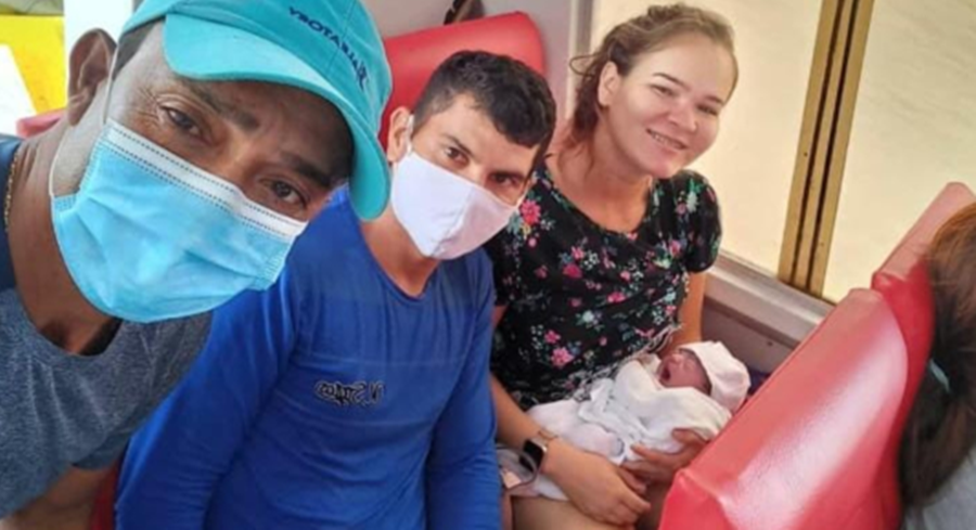 Jovem tem parto dentro de barco durante deslocamento de Porto Walter para Cruzeiro do Sul