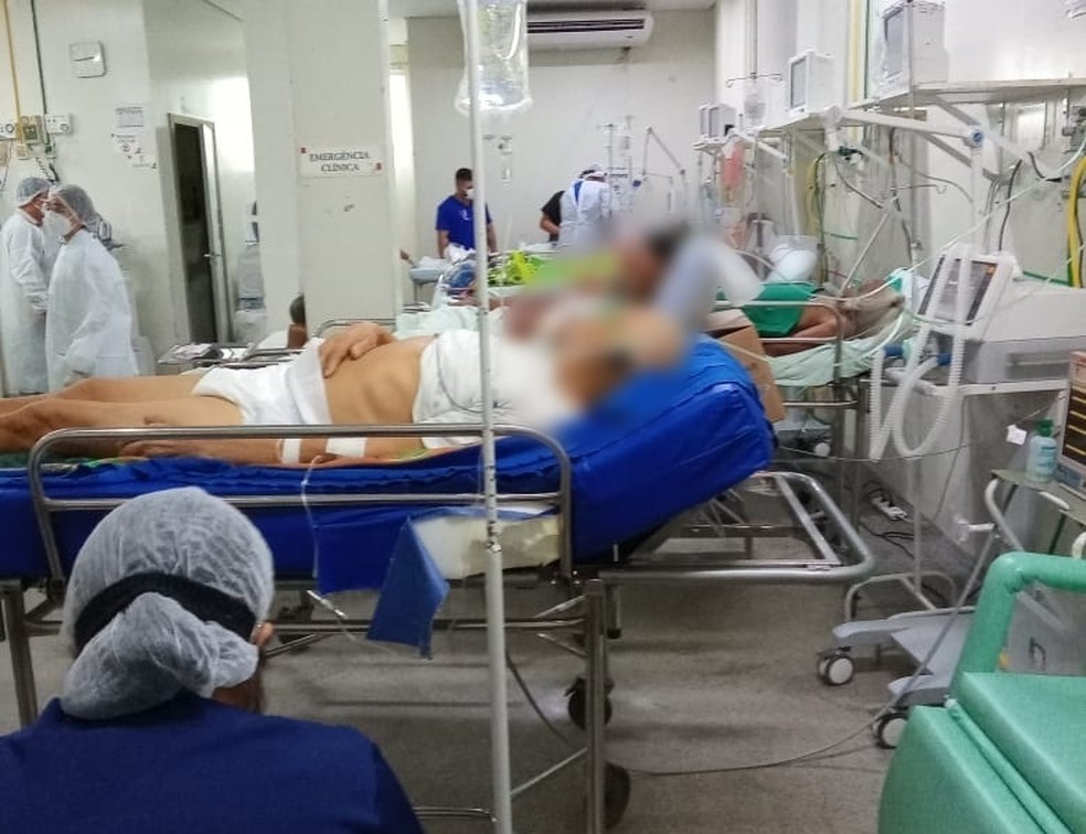 Com leitos de UTI no limite, sala de emergência do pronto-socorro de Rio Branco fica superlotada