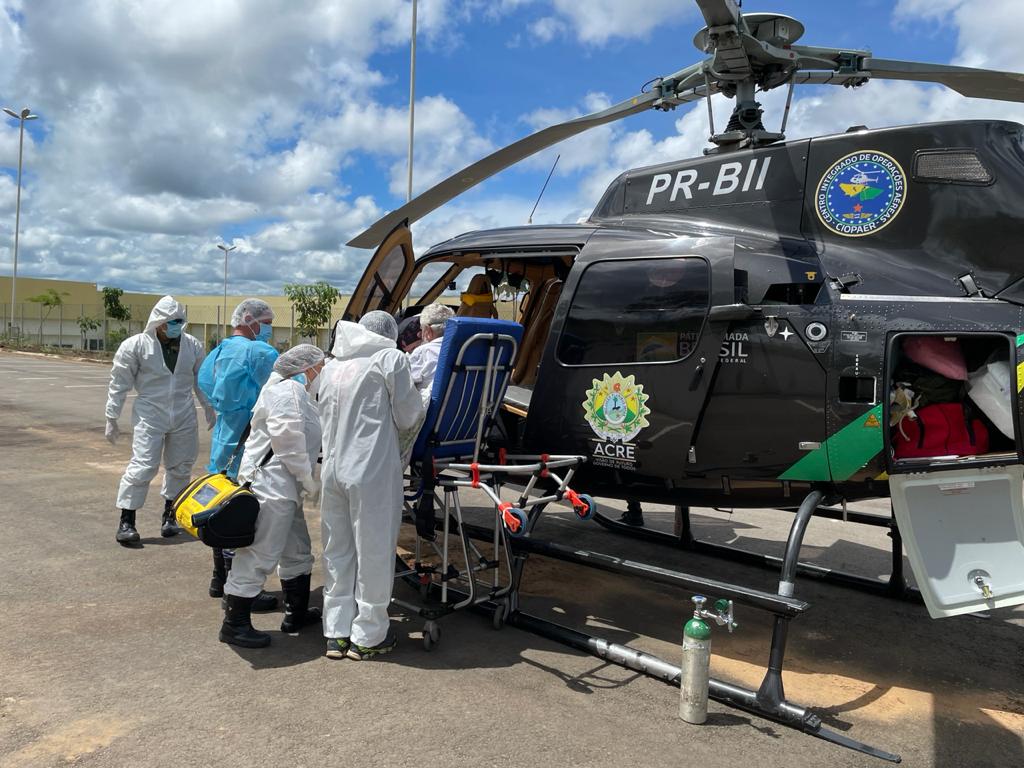 Com apoio do Harpia 04, mais dois pacientes com Covid-19 são transferidos de Brasileia para Rio Branco