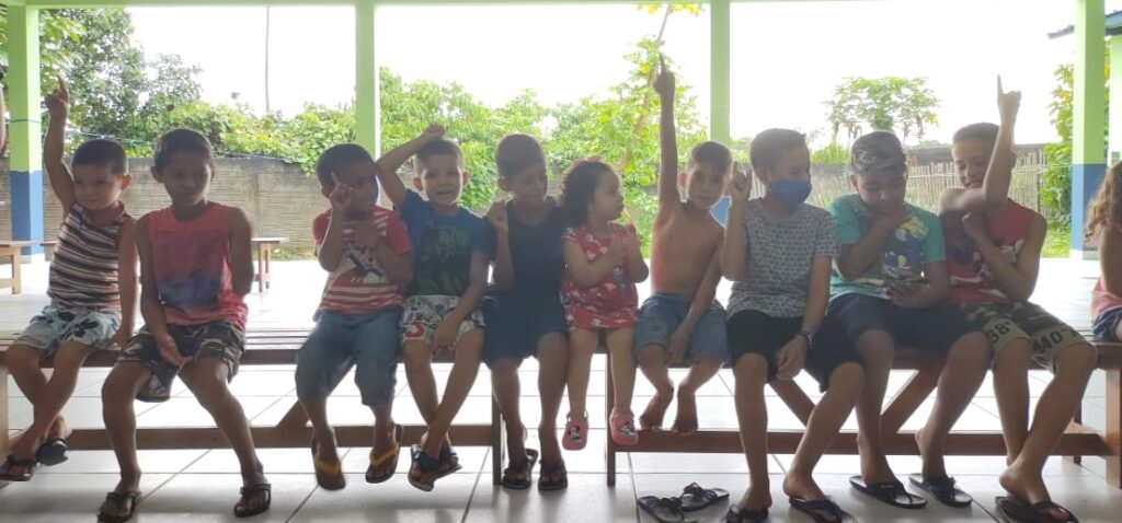 Criança celebra aniversário de 3 aninhos em abrigo público de Cruzeiro do Sul; assista