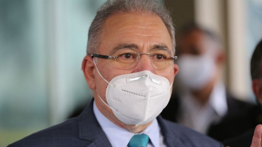 Pazuello está “atrapalhando” e limitando ações de Queiroga, dizem aliados