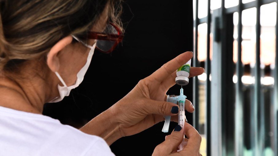 Senado aprova medida que dá prazo de 7 dias para Anvisa aprovar vacinas