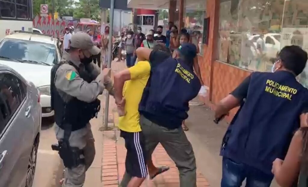 Fiscalização da prefeitura de Rio Branco contra ambulantes termina na delegacia