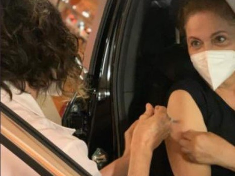Dilma Rousseff recebe primeira dose da vacina contra a Covid-19