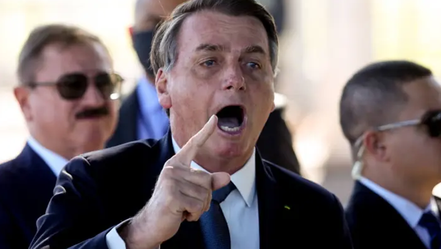 Bolsonaro diz que ‘tem idiota’ que pede compra de vacina: ‘Só se for na casa da tua mãe’