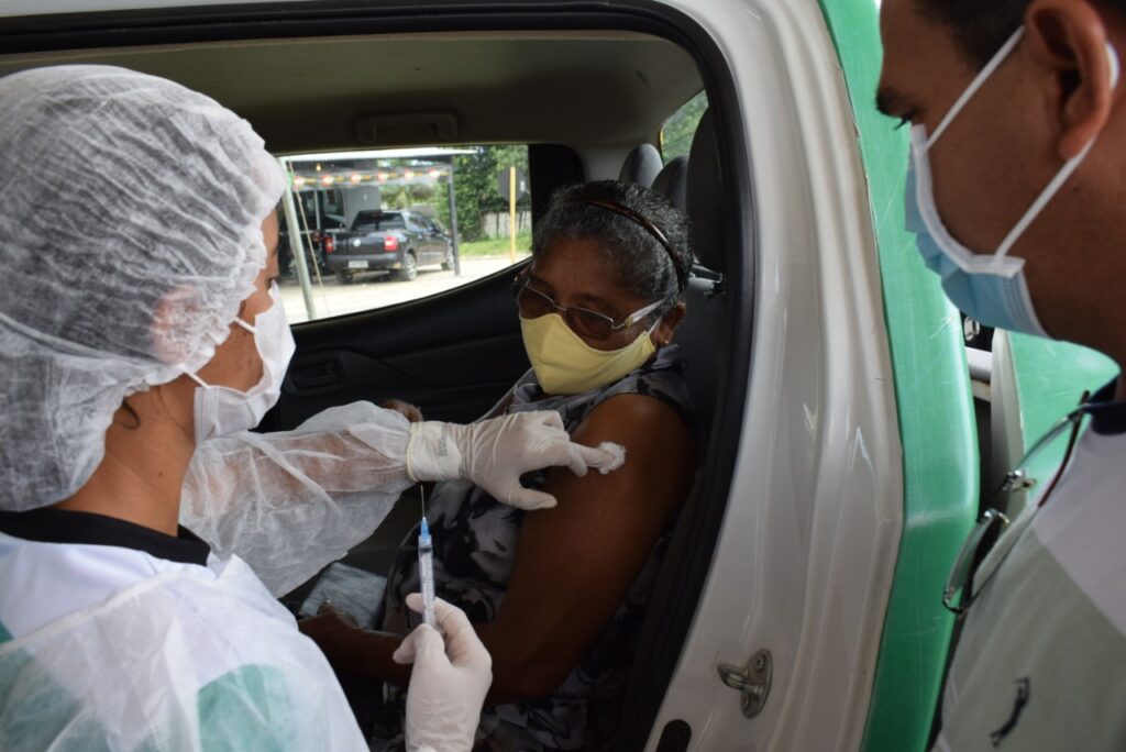 Prefeitura de Rodrigues Alves realiza imunização contra a Covid-19 em idosos a partir de 65 anos