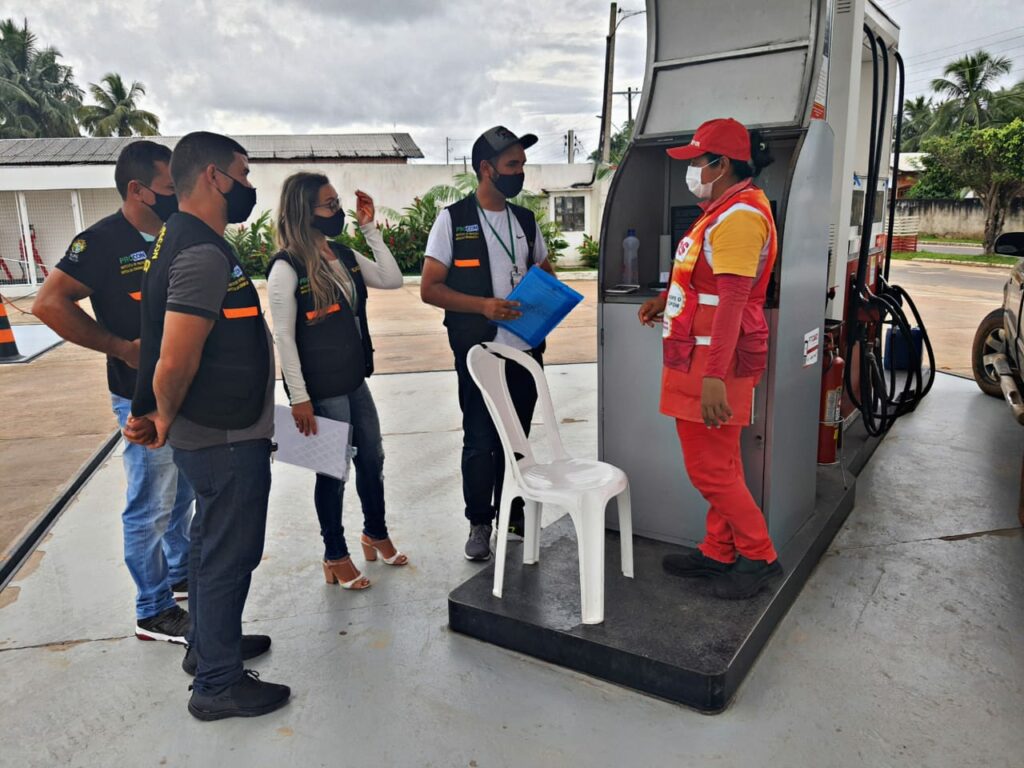 Procon alerta que postos devem informar composição do preço de combustíveis