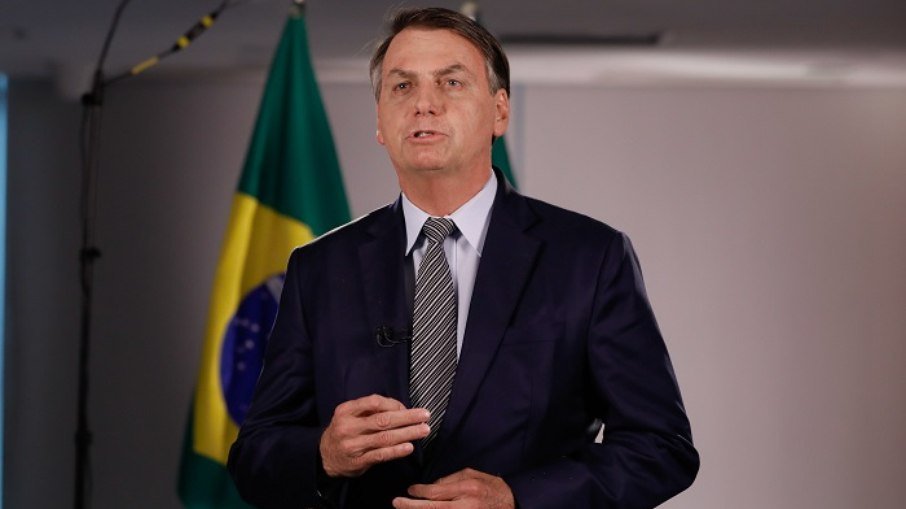 Bolsonaro muda discurso e admite tomar vacina contra a Covid-19 “lá na frente”