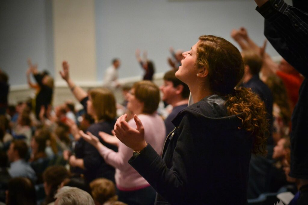 MP quer governo proibindo atividades religiosas presenciais nos finais de semana e feriados