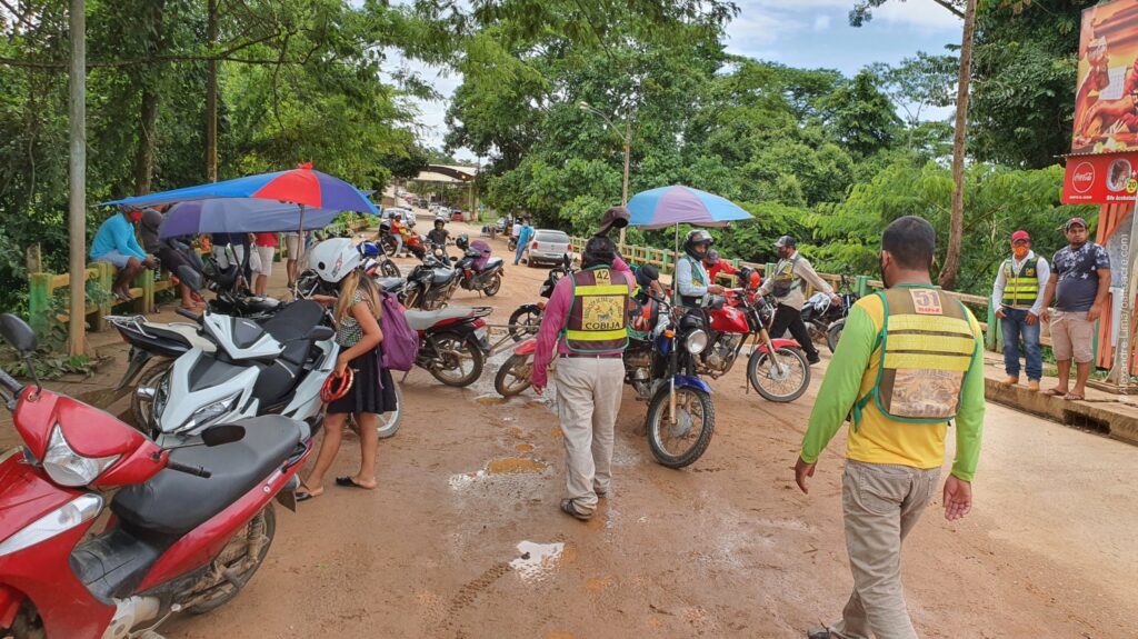 Bolivianos bloqueiam pontes e ruas de acesso ao Acre contra preço da carne brasileira