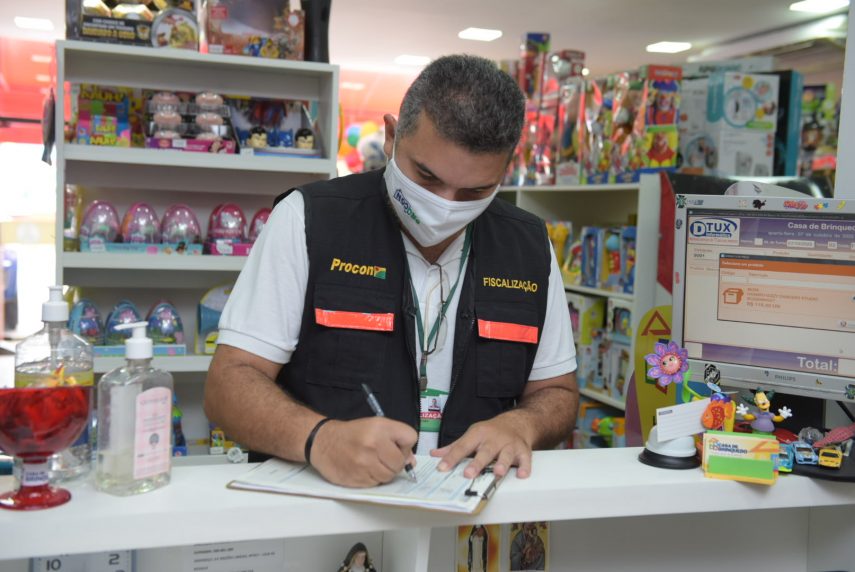 Procon realiza ações alusivas ao Dia do Consumidor