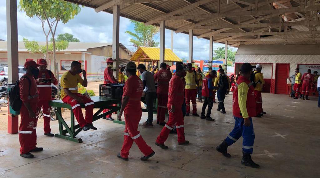 Atraso em pagamento de garis em Rio Branco resulta até em ameaças de facções