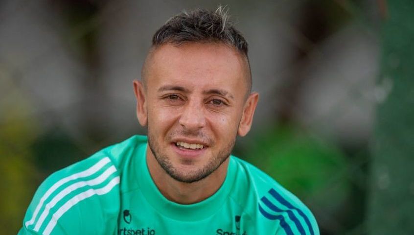 Rafinha recebe a camisa 13 e confia em brilho no Grêmio: “Vou ter muito sucesso”