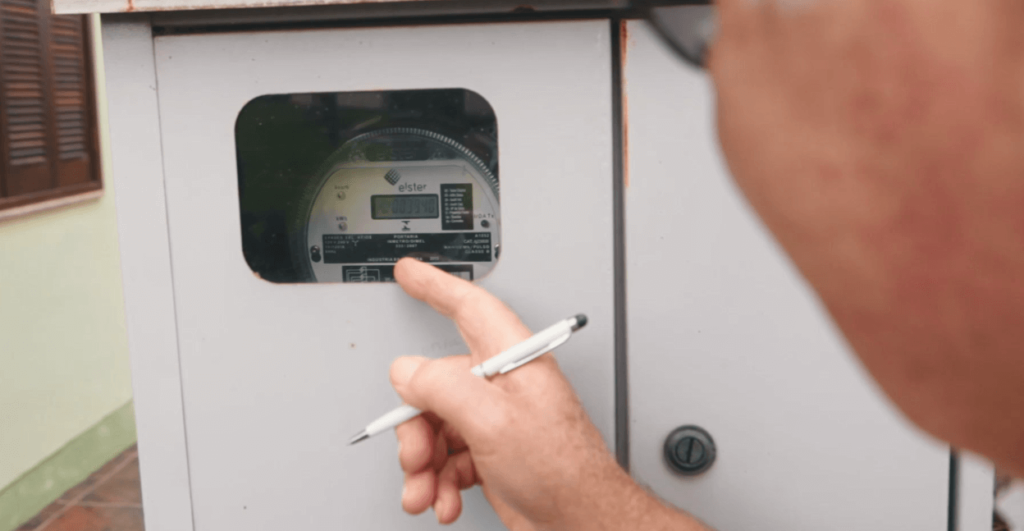 Aneel suspende corte da luz a consumidor de baixa renda até 30 de junho