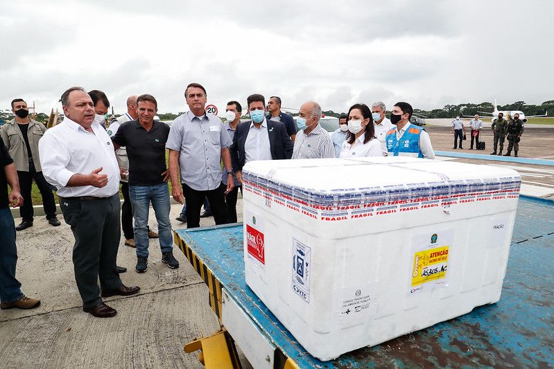 Governadores organizam compra conjunta de vacinas, após ataque de Bolsonaro